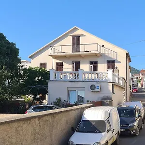  Apartman And Mazuranic